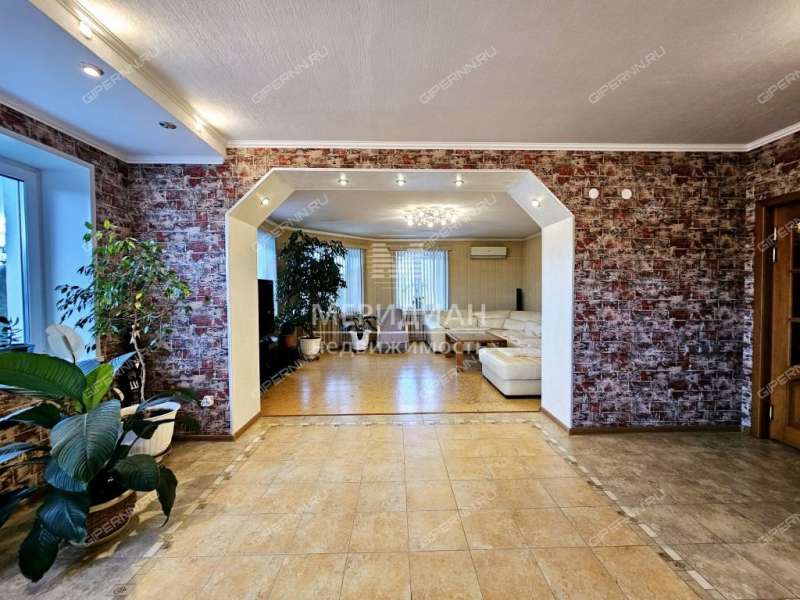 трёхкомнатная квартира на улице Ленина дом 161/2 город Бор