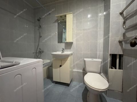 1-komnatnaya-ul-strokina-d-18 фото