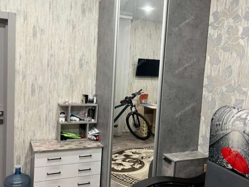 комната в доме 13 на улице Героя Советского Союза Поющева