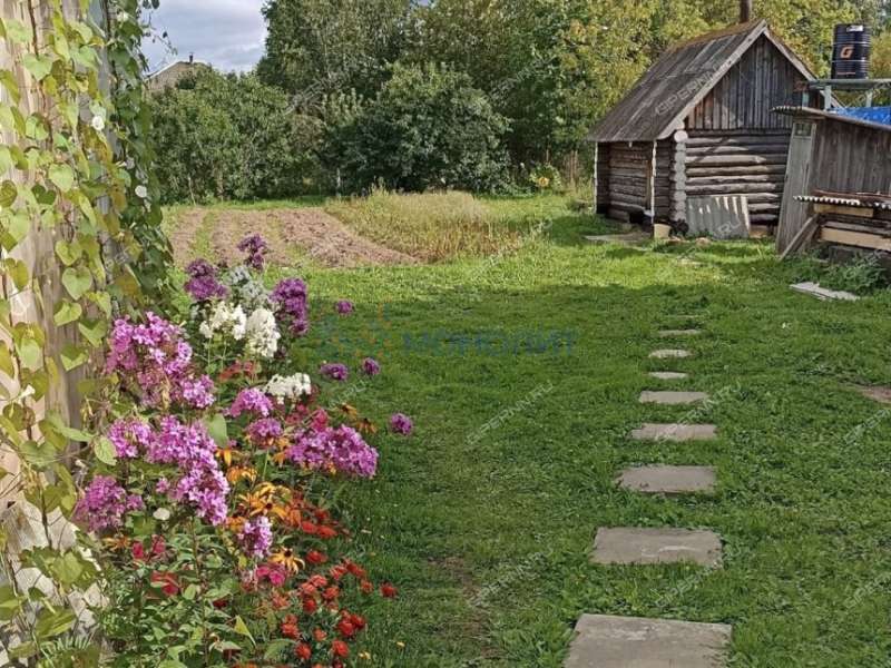 дом на улице Школьная рабочий посёлок Сухобезводное