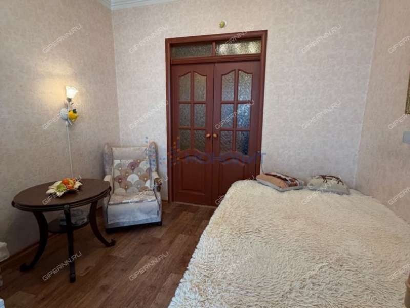 трёхкомнатная квартира на улице Страж Революции дом 4