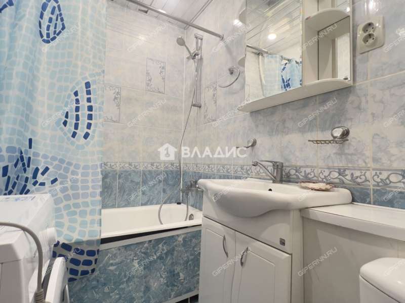 трёхкомнатная квартира на улице Челюскинцев дом 23
