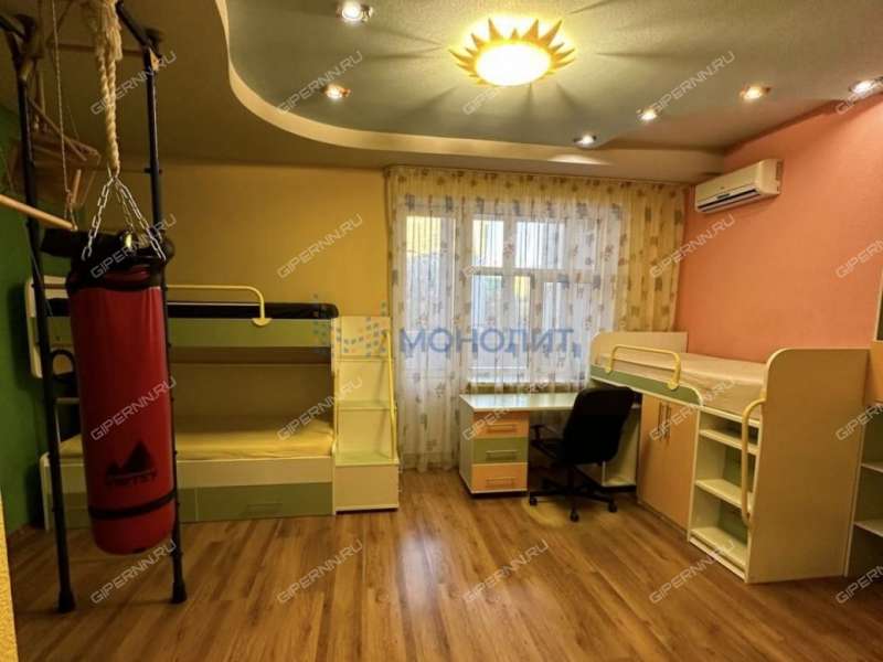 трёхкомнатная квартира на улице Коминтерна дом 127