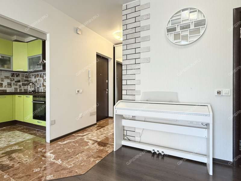 трёхкомнатная квартира на бульваре 60-летия Октября дом 25 к2