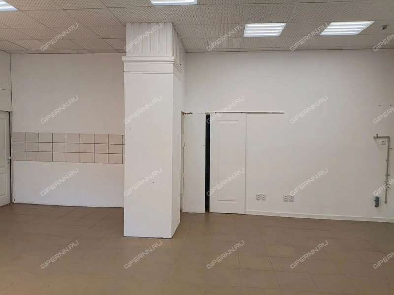 помещение под торговую площадь на Ул. Комарова , д. 17