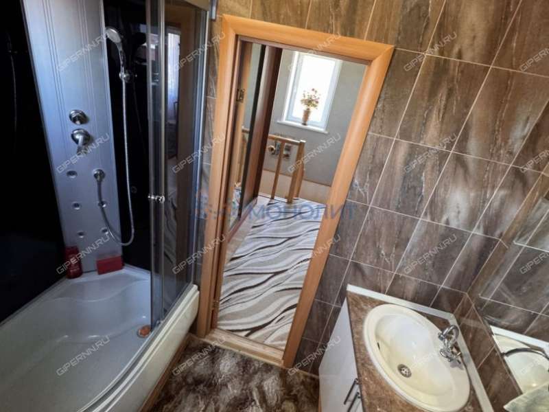 дом на Озёрной улице деревня Крутая