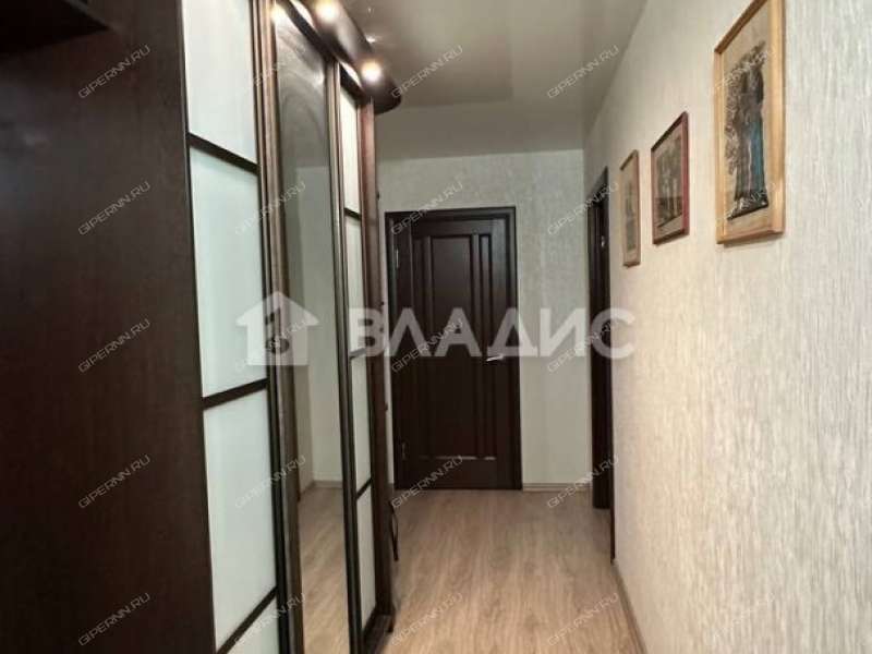 трёхкомнатная квартира на улице Старых Производственников дом 20