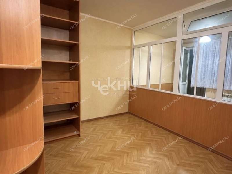 трёхкомнатная квартира на улице имени Генерала Ивлиева дом 33