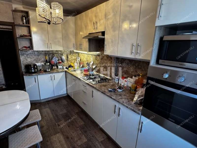 трёхкомнатная квартира на улице Карла Маркса дом 18