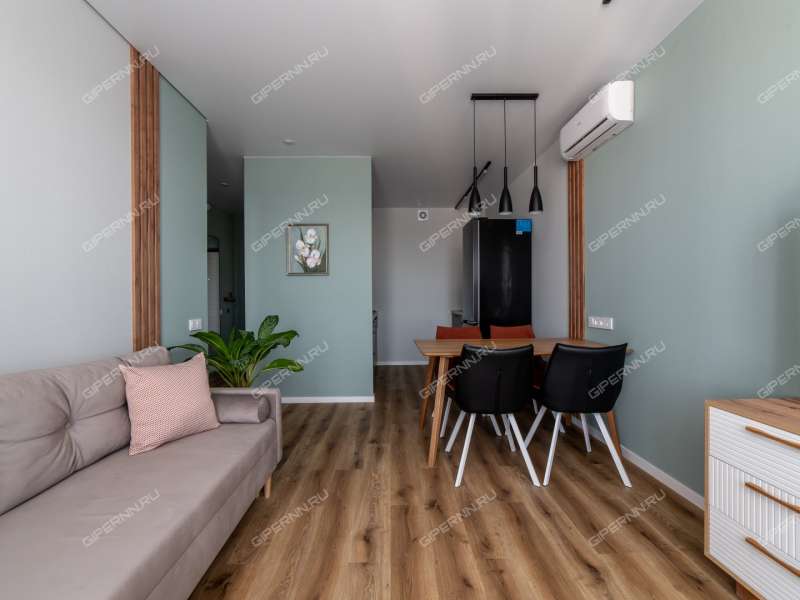 двухкомнатная квартира на улице Александра Хохлова дом 7