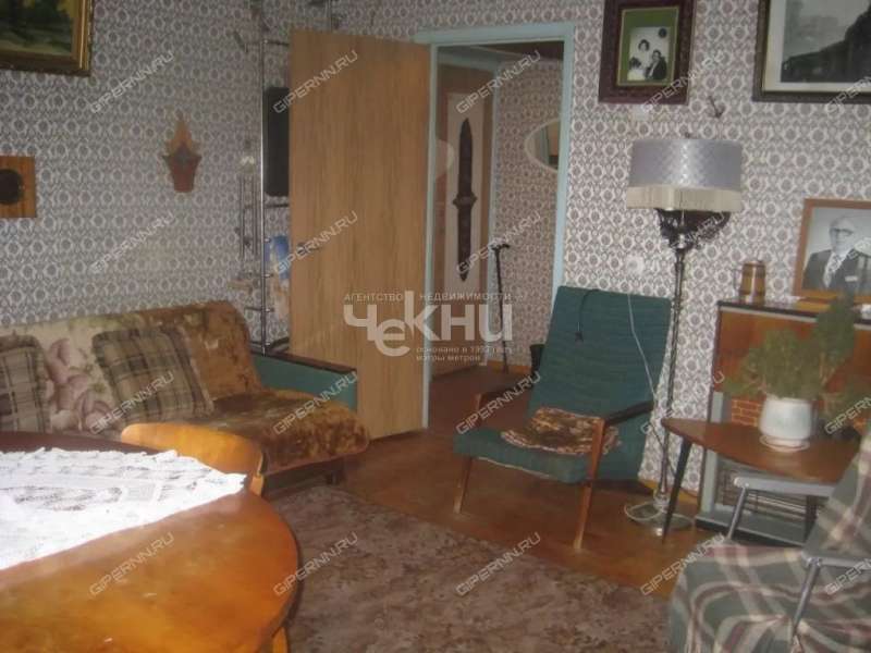 четырёхкомнатная квартира на улице Коминтерна дом 178