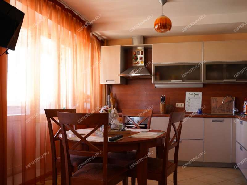 трёхкомнатная квартира на Берёзовской улице дом 103