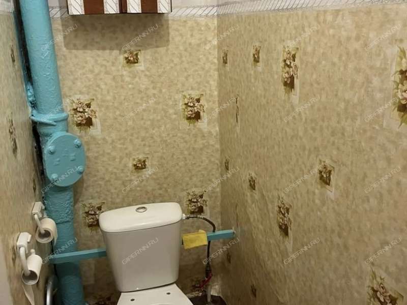 комната в доме 13 на улице Героя Советского Союза Поющева