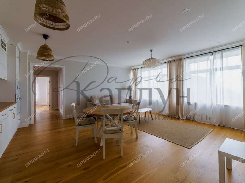 четырёхкомнатная квартира на улице Максима Горького дом 43