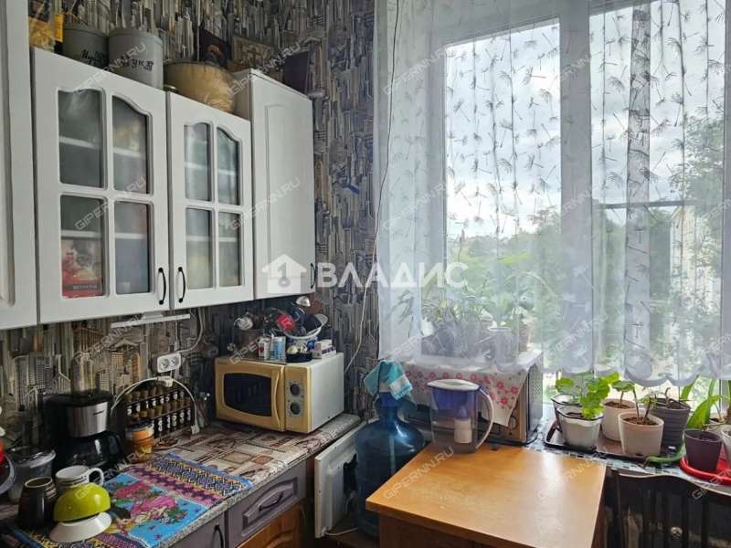 комната в доме 4 на улице Космонавта Комарова