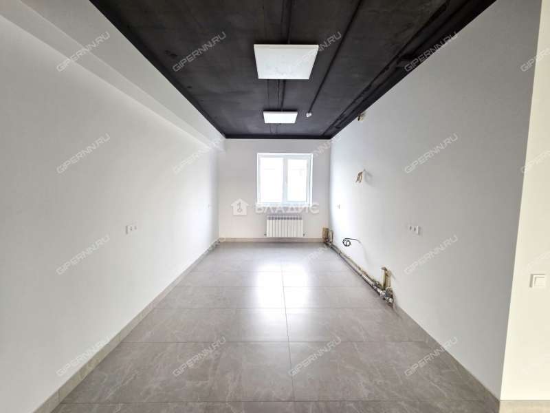 здание под офис, торговую площадь на улице Ларина