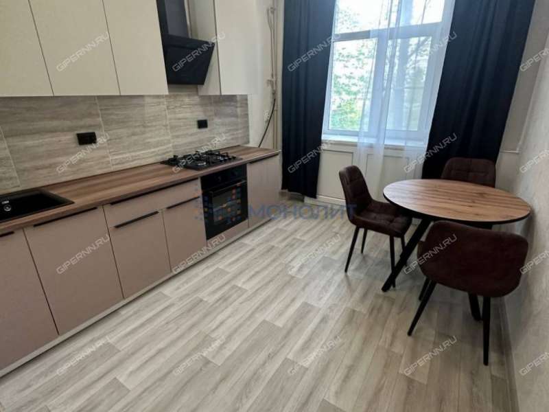 трёхкомнатная квартира на проспекте Кирова дом 8