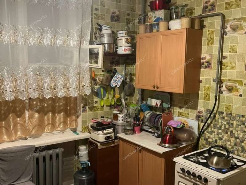 комната в доме 13 на улице Героя Советского Союза Поющева