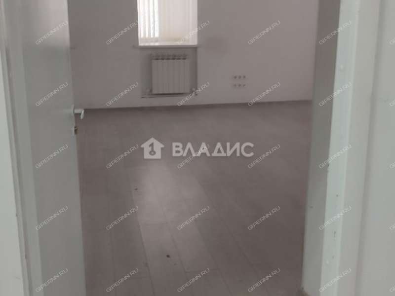 здание под офис, торговую площадь на Новой улице