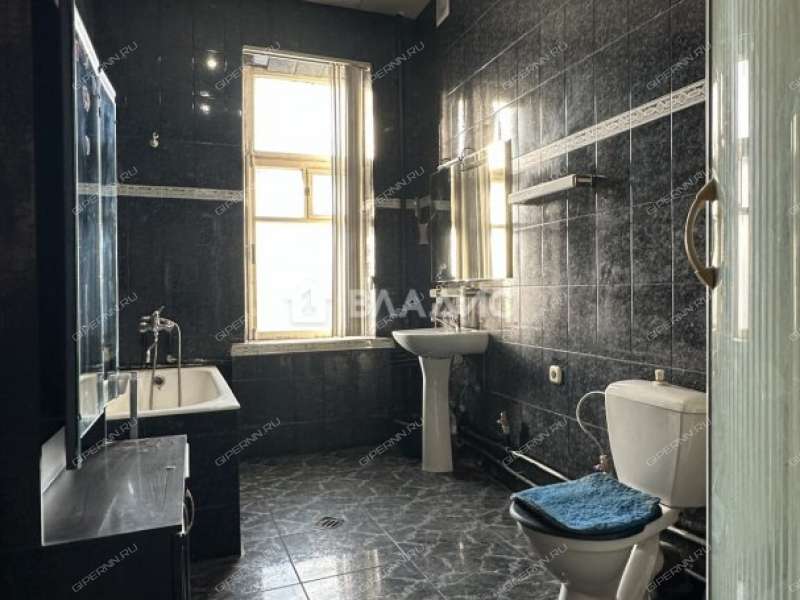 трёхкомнатная квартира на улице Коминтерна дом 4