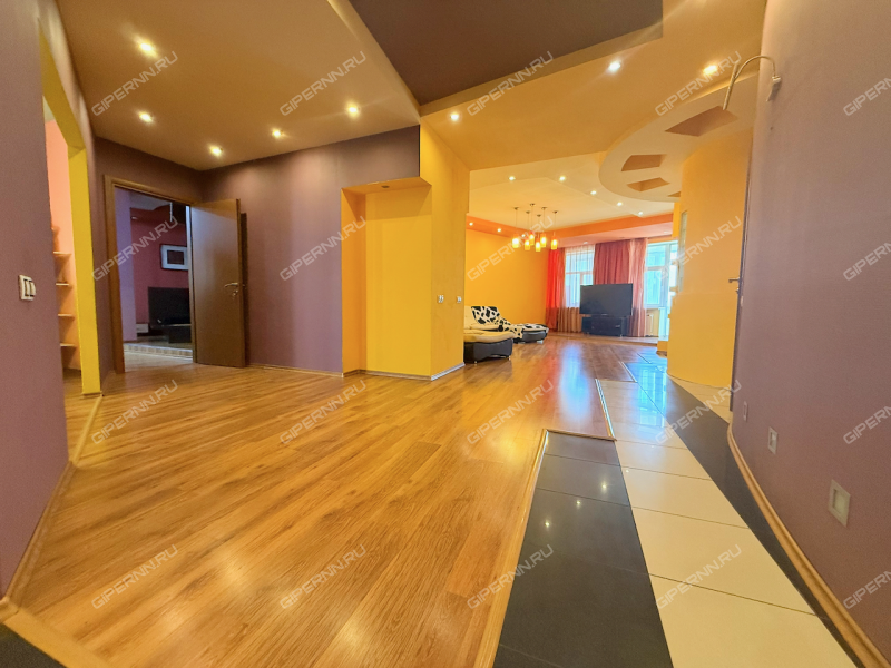 трёхкомнатная квартира на улице Коминтерна дом 127