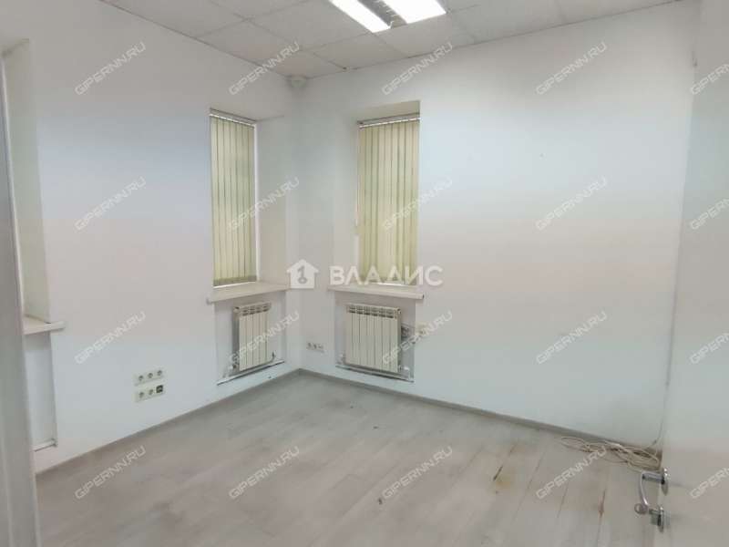 здание под офис, торговую площадь на Новой улице