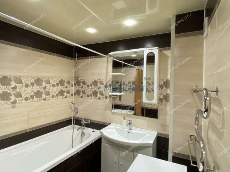 четырёхкомнатная квартира на улице Петрищева дом 10 город Дзержинск