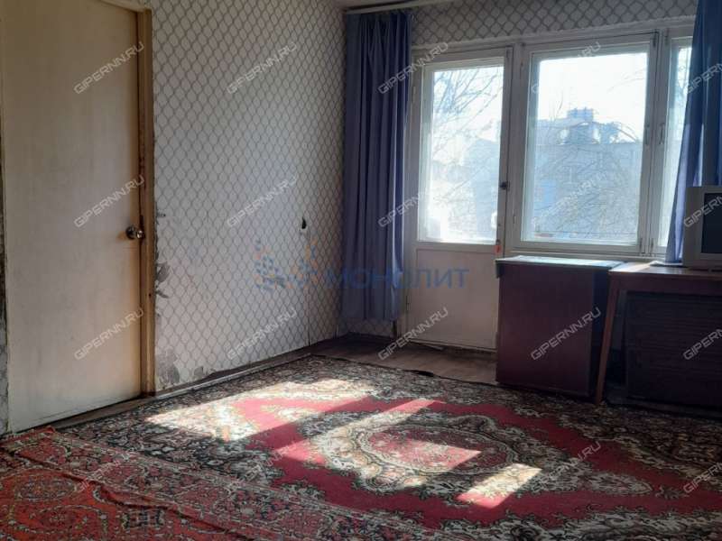 четырёхкомнатная квартира на бульваре 60-летия Октября дом 12