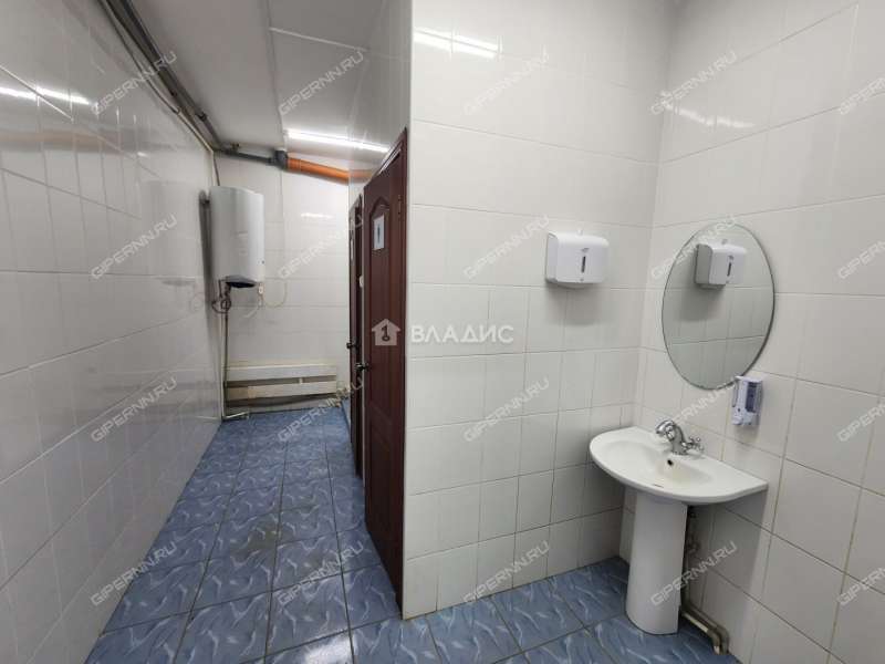 здание под офис, торговую площадь на 54 рабочий посёлок Первое Мая