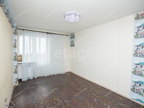 3-komnatnaya-ul-vyatskaya-d-1 фото