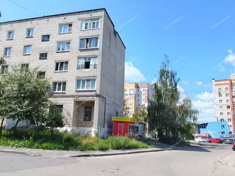 трёхкомнатная квартира в 3-м микрорайоне дом 8 город Кстово