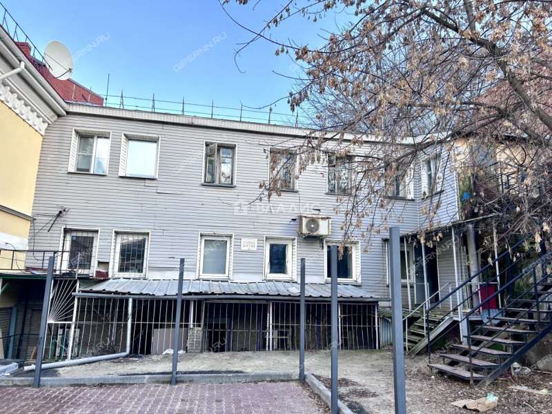 здание под офис, торговую площадь в переулке Вахитова