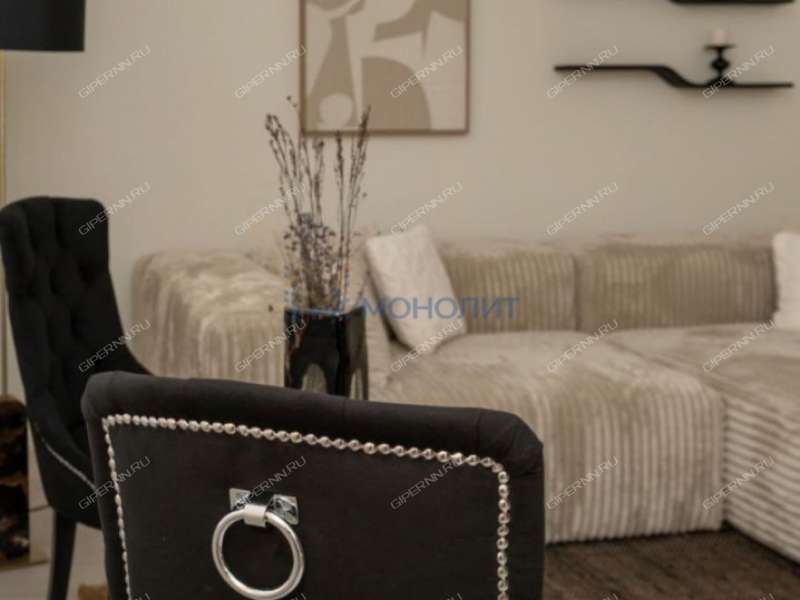 трёхкомнатная квартира на площади Свободы дом 7