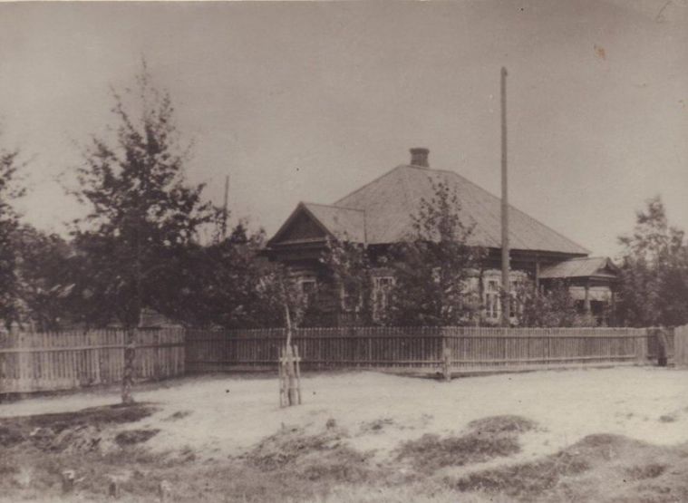 Индивидуальный дом рабочего по улице Бутова. Из комплекта фотографий «Кулебаки: улицы города, здания школ, больниц, детских садов, скверы, дома рабочих», 1920—1930-е гг. / НГИАМЗ // госкаталог.рф