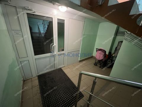 3-komnatnaya-ul-sergeya-akimova-d-22 фото