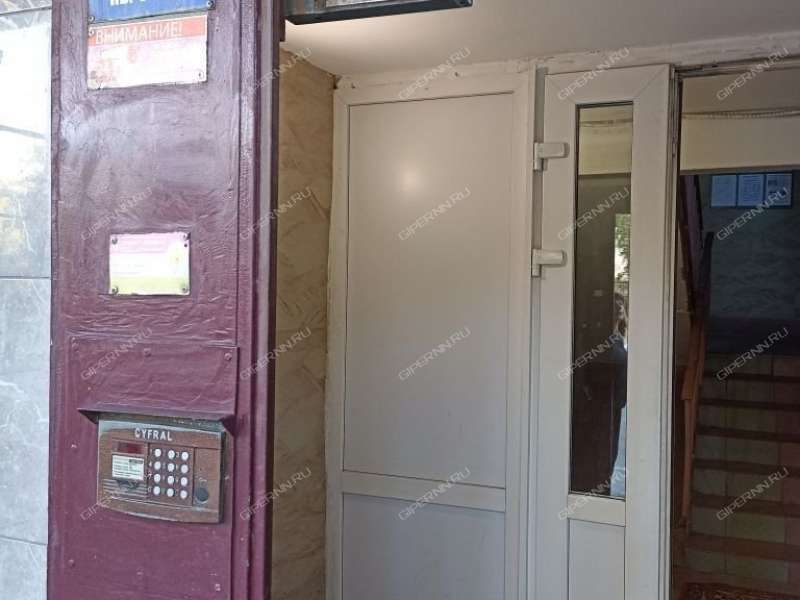 трёхкомнатная квартира на улице Красных Зорь дом 13