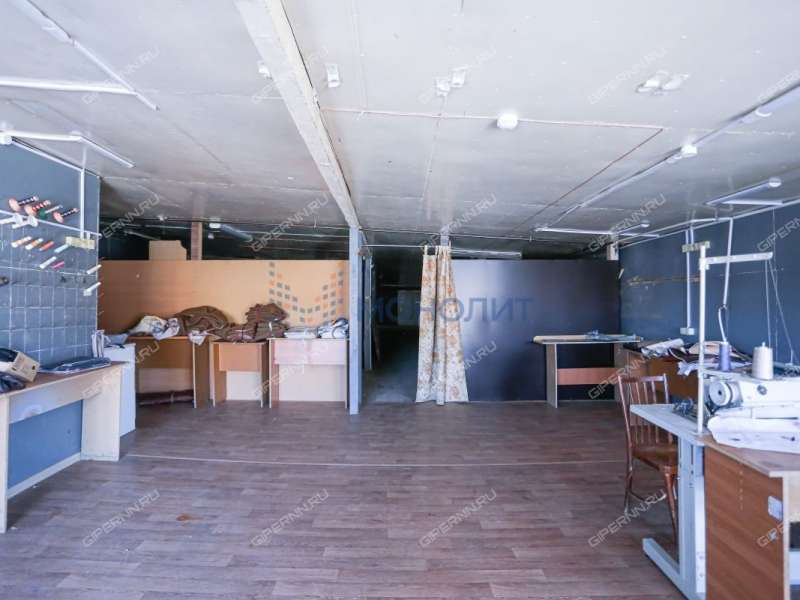 здание под склад, недвижимость под автобизнес на улице Вали Котика