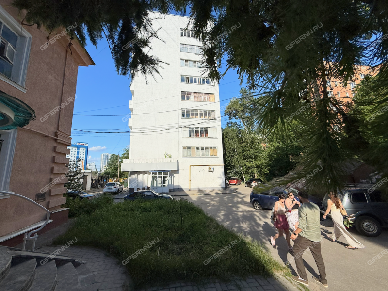 четырёхкомнатная квартира на улице Белинского дом 85
