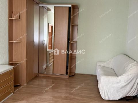2-komnatnaya-ul-kosmonavta-komarova-d-13a фото