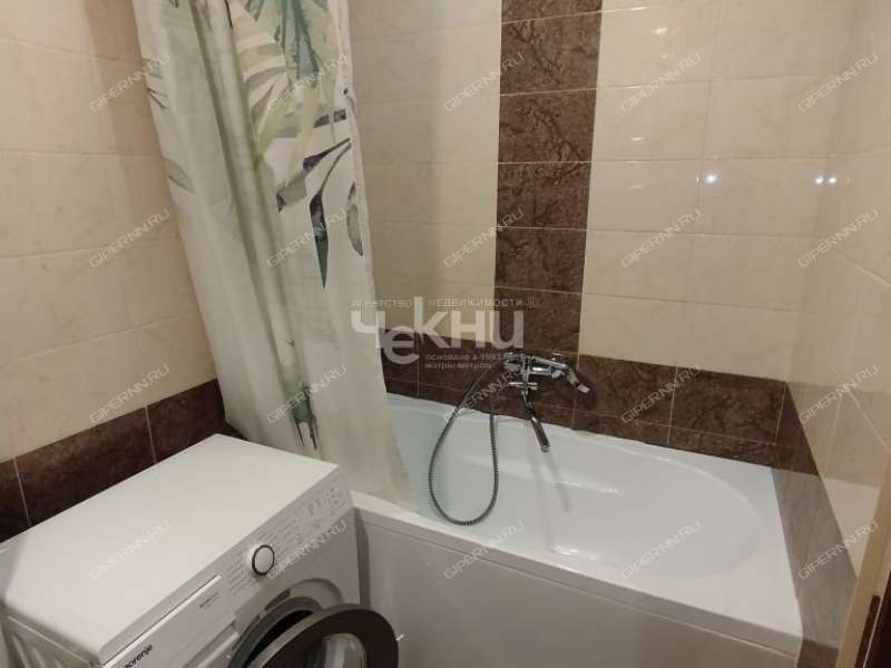 однокомнатная квартира на улице Июльских Дней дом 1  к2