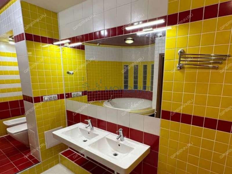 трёхкомнатная квартира на улице Коминтерна дом 127