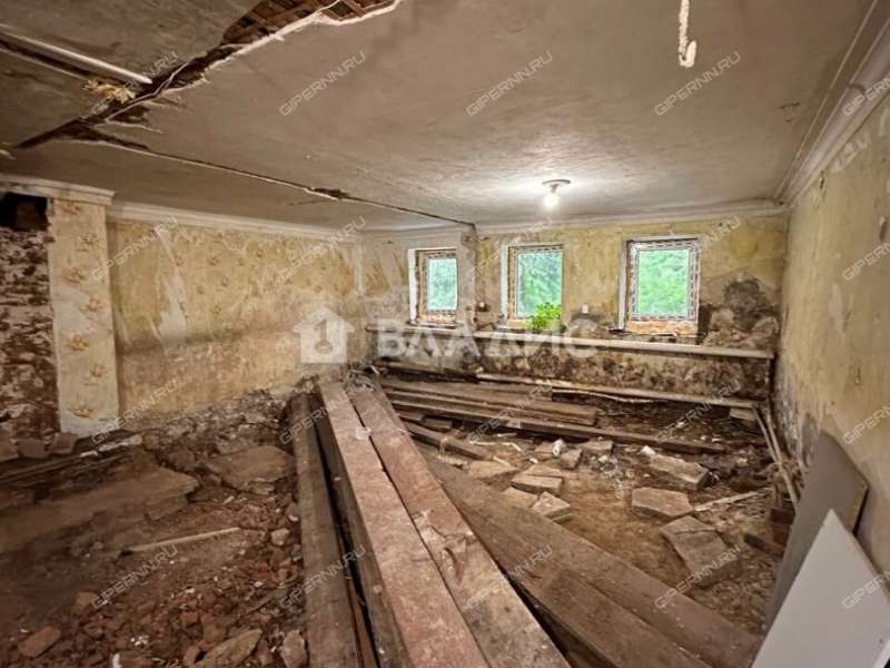 трёхкомнатная квартира на Плетневской улице дом 9