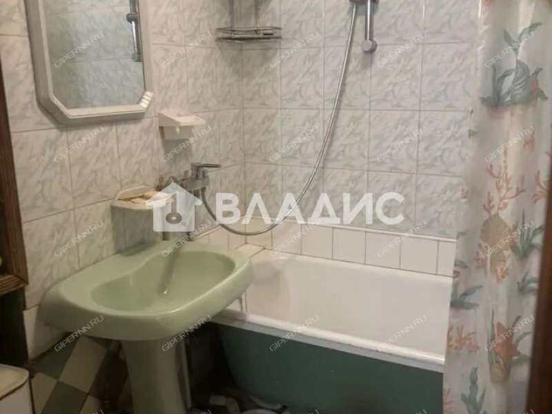 трёхкомнатная квартира на улице Героя Чугунова дом 15