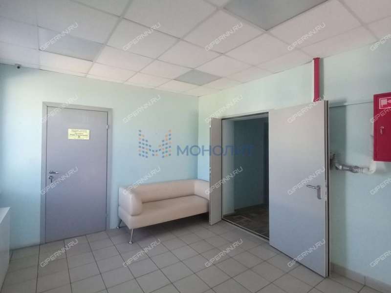 здание под офис, недвижимость под образовательные учреждения на Деловой улице