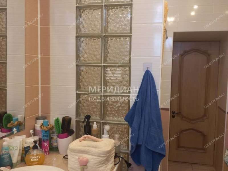 четырёхкомнатная квартира на улице Страж Революции дом 6/3