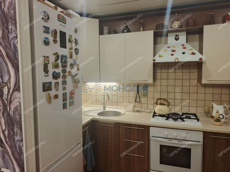 трёхкомнатная квартира на улице Александра Хохлова дом 21