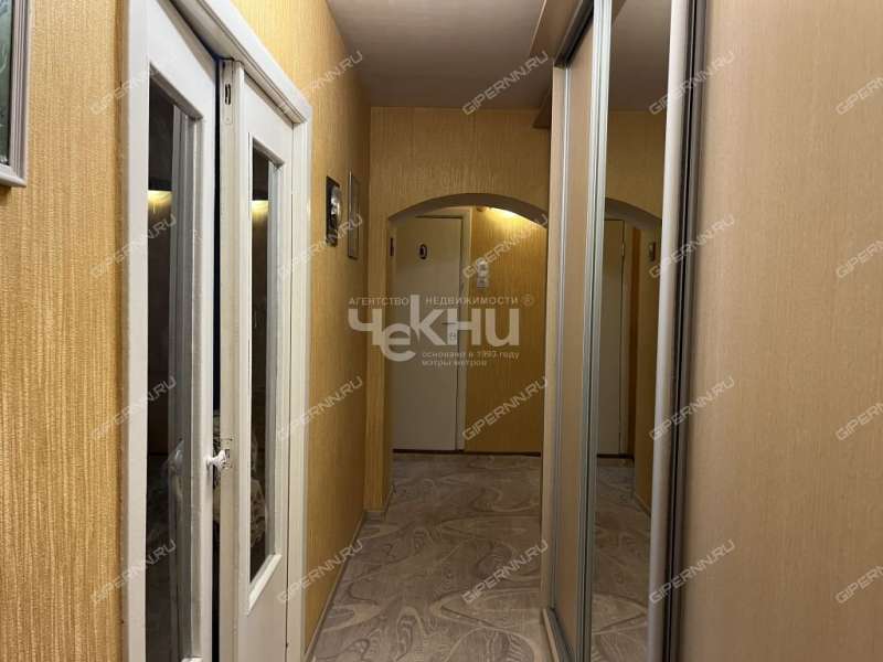 трёхкомнатная квартира на улице Звездинка дом 9  к1