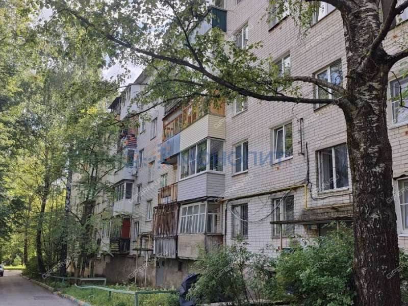 трёхкомнатная квартира на бульваре 60-летия Октября дом 6