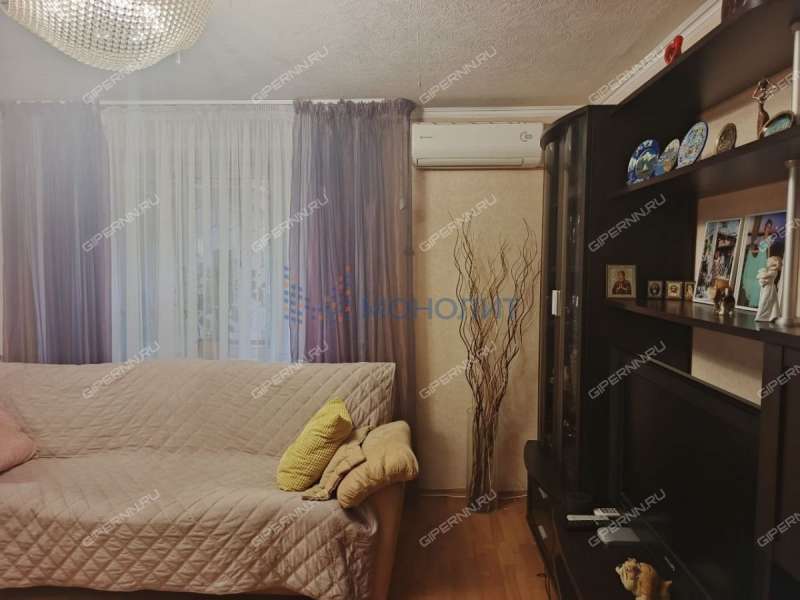 трёхкомнатная квартира на улице Александра Хохлова дом 21