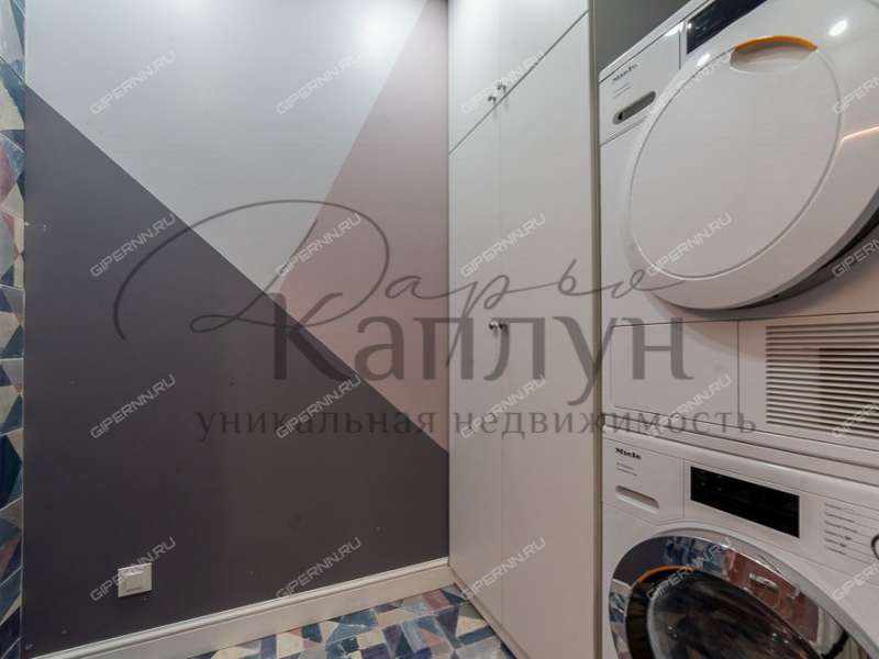 четырёхкомнатная квартира на улице Маршала Баграмяна дом 1